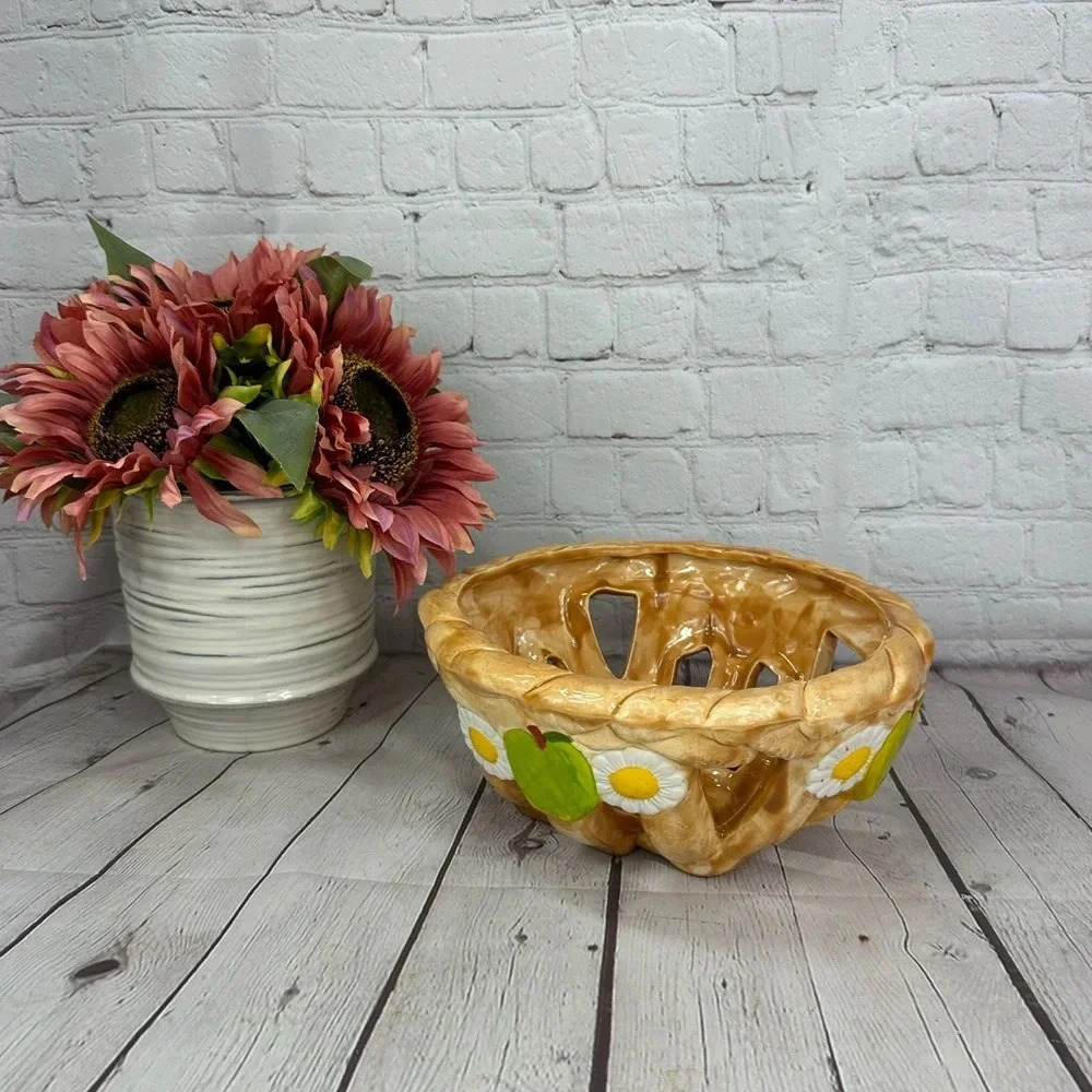 Vintage handmade hobbyist ceramic bread basket apples and daisies